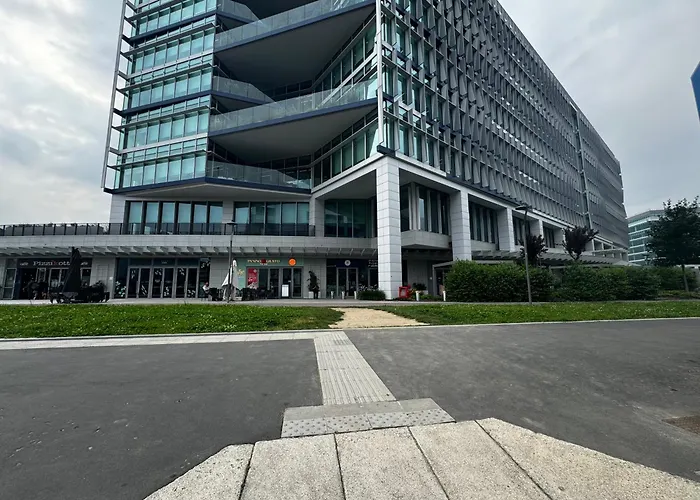 Regina Milano In Sky Santa Giulia - Sky Tv, Wifi E Breakfast Box